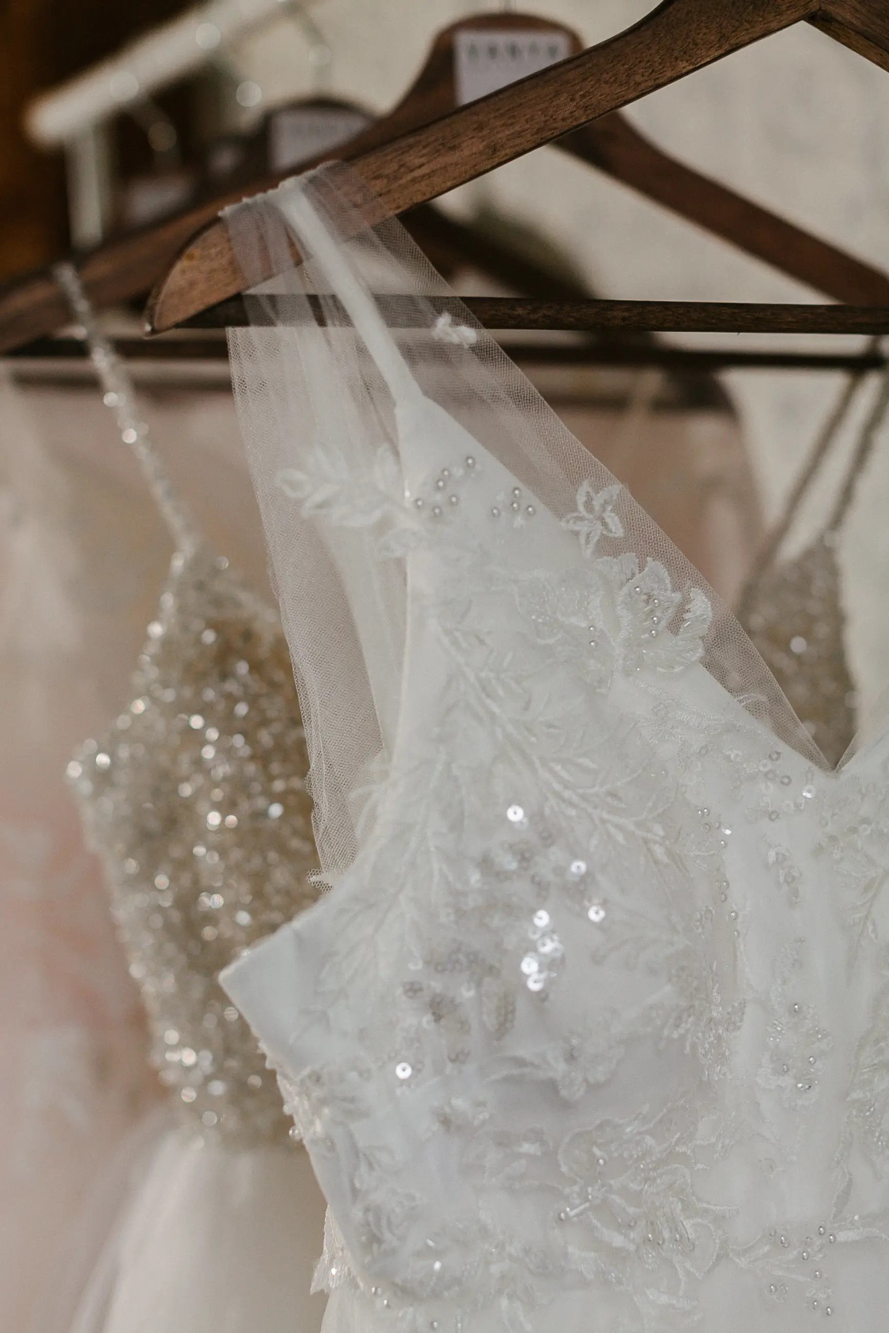 Wedding Dress Shopping Etiquette: Do&#39;s and Don&#39;ts for Brides and Bridal Parties. Mobile Image